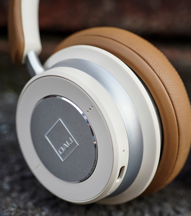 DALI IO-4 caramel white